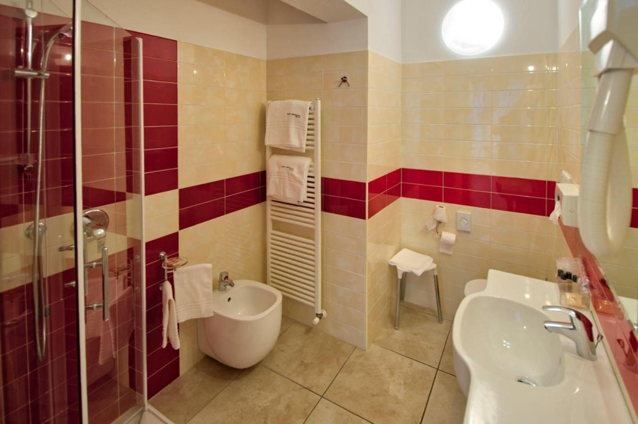Relais Corte Bergamini Пескиера дел Гарда Екстериор снимка